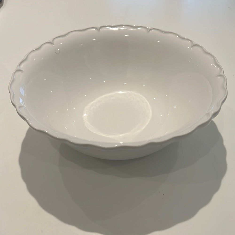 White circular bowl for serving with cute edges